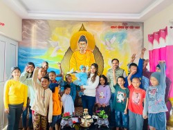 छोरीको जन्मदिनमा मामाघरलाई खाद्यान्न सहयोग
